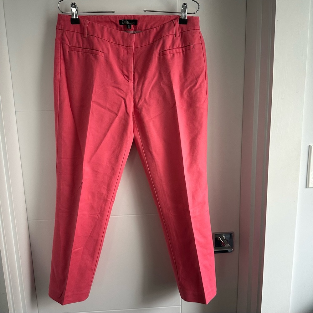 Dalia Women’s Pants in Vibrant Pink